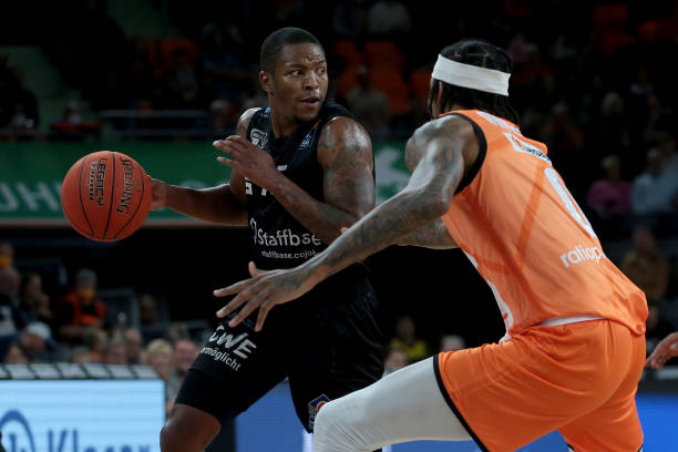 具侵略性 具侵略性